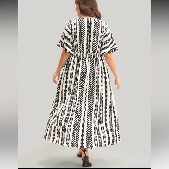 Solid Geometric Dolman Sleeve Pocket Shirred Split Hem Dress - Picture 3 of 5